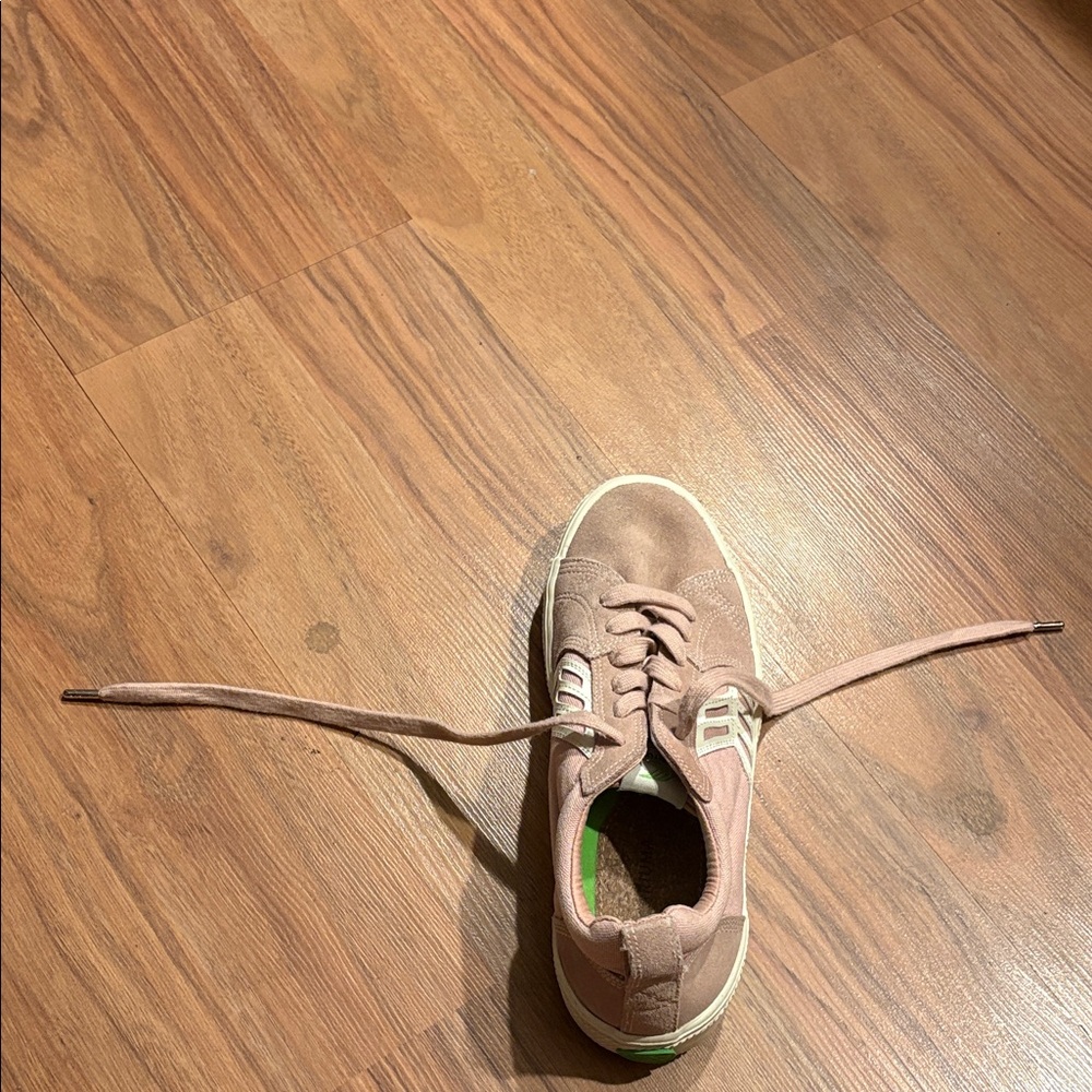 Cariuma Blush Suede Low-Top Sneaker